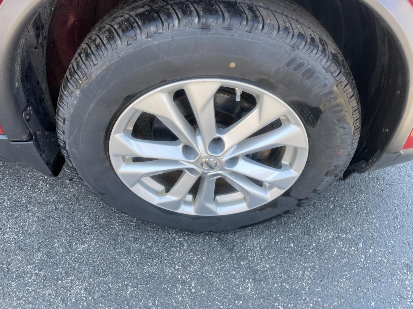 2015 Red /Black Nissan Rogue SV AWD (KNMAT2MV1FP) with an 2.5L I4 DOHC 16V engine, Automatic transmission, located at 11115 Chardon Rd. , Chardon, OH, 44024, (440) 214-9705, 41.580246, -81.241943 - This 2015 Nissan Rogue SV AWD is a well-rounded and capable compact SUV. Powered by a 2.5L I4 engine paired with a CVT transmission and an AWD system featuring a locking center differential, it offers versatile performance. The Sport and Eco driving modes allow tailoring the driving experience, whil - Photo#10